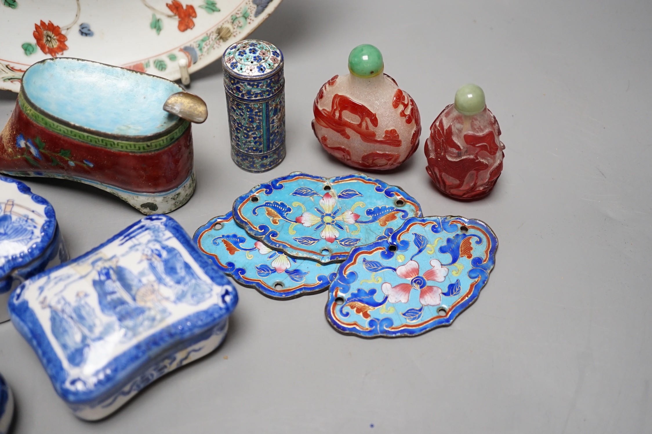 A group of Chinese ceramics and enamels, 18th/19th century